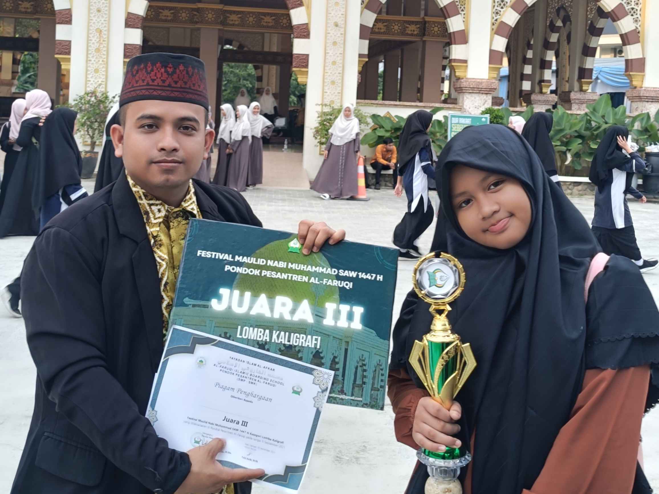 Juara 3 Lomba Kaligrafi Se Riau Tingkat Pelajar MTs/SMP sederajat yang di Taja Oleh Pondok Pesantren Al-Faruqi Pekanbaru 
